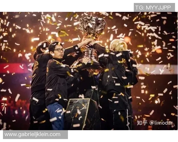 FPX战队在S15电竞总决赛中的蜕变与成长历程全景回顾